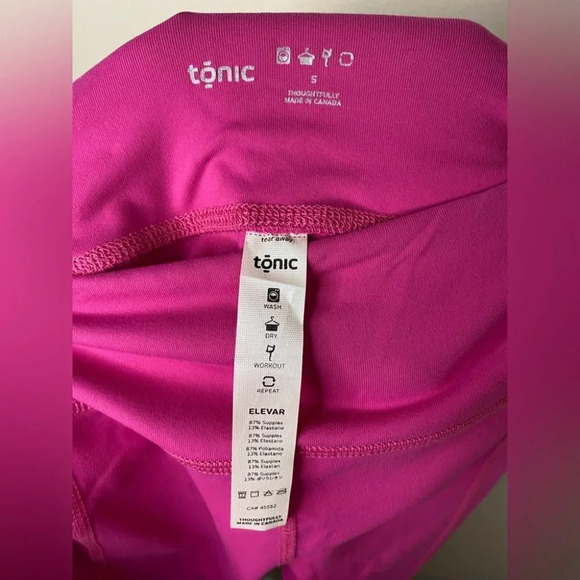 🏷️ NWT Tonic Elevar Made in Canada Leggings - Picture 2 of 6
